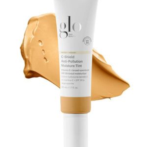 Glo Skin Beauty APSAUGINIS DRĖKINAMASIS KREMAS SU ATSPALVIU NUO TARŠOS SPF 30 C-SHIELD / PROTECT+PREVENT C-SHIELD ANTI-POLLUTION MOISTURE TINT SPF 30 6W