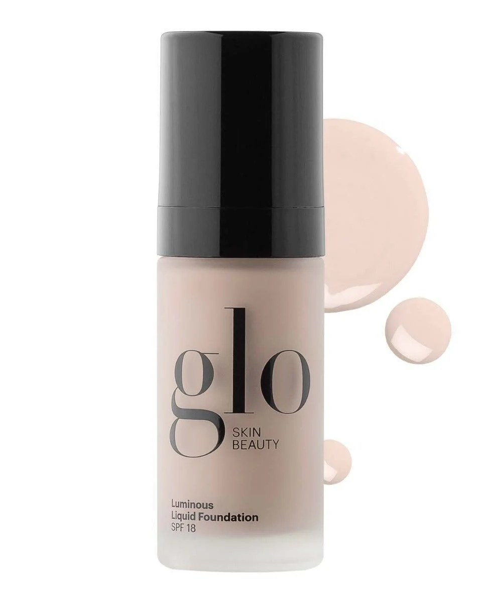 Glo Skin Beauty ŠVYTĖJIMO SUTEIKIANTIS SKYSTAS MAKIAŽO PAGRINDAS SU SPF 18 / LUMINOUS LIQUID FOUNDATION SPF 18 ALABASTER
