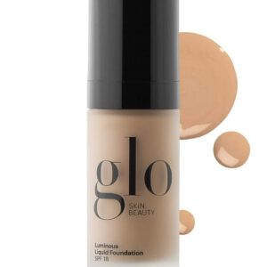 Glo Skin Beauty ŠVYTĖJIMO SUTEIKIANTIS SKYSTAS MAKIAŽO PAGRINDAS SU SPF 18 / LUMINOUS LIQUID FOUNDATION SPF 18 ALMOND