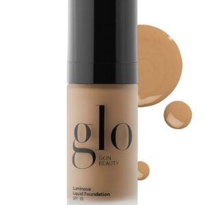 Glo Skin Beauty ŠVYTĖJIMO SUTEIKIANTIS SKYSTAS MAKIAŽO PAGRINDAS SU SPF 18 / LUMINOUS LIQUID FOUNDATION SPF 18 BRULEE