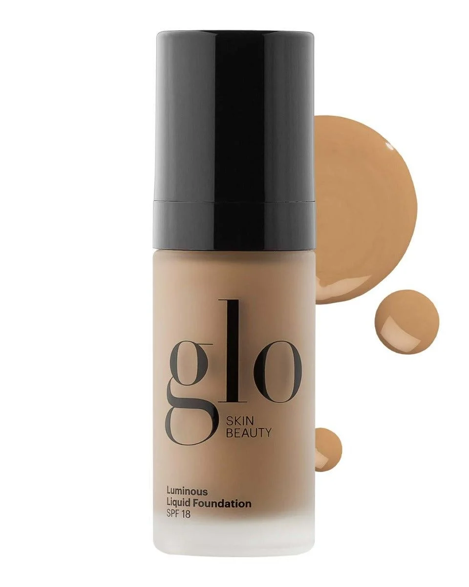Glo Skin Beauty ŠVYTĖJIMO SUTEIKIANTIS SKYSTAS MAKIAŽO PAGRINDAS SU SPF 18 / LUMINOUS LIQUID FOUNDATION SPF 18 BRULEE